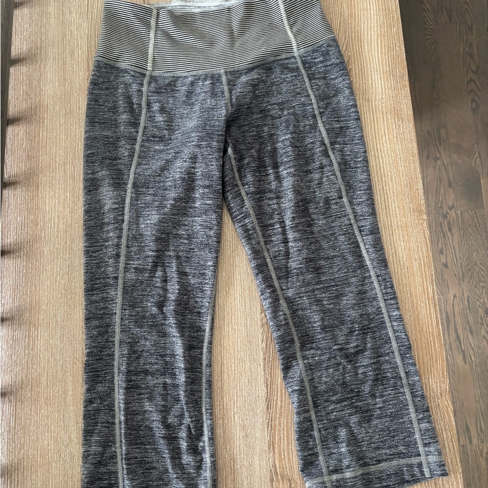 Lululemon grey crops